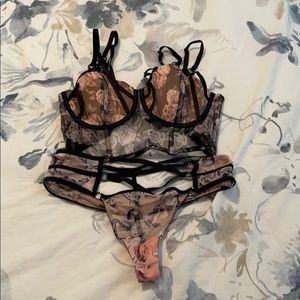 Victoria’s Secret bra corset and panties 36C NWOT